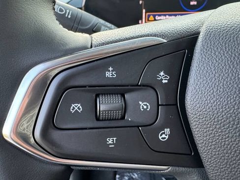 Used 2025 Chevrolet TrailBlazer LT w/ LT Cold Weather Package FWD image 7