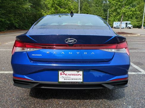 Used 2023 Hyundai Elantra SEL w/ Convenience Package FWD image 5