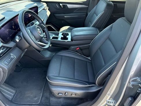 Used 2025 Buick Enclave Preferred FWD image 10