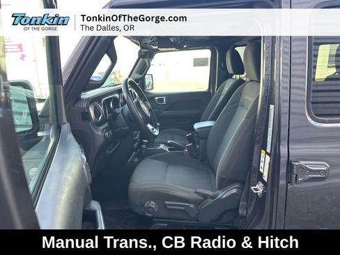 Used 2018 Jeep Wrangler Unlimited Sahara AWD/4WD image 13