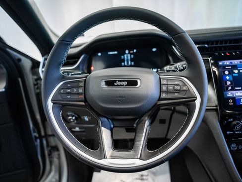 New 2025 Jeep Grand Cherokee Limited image 30