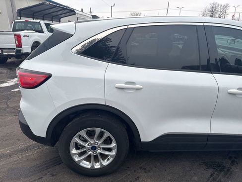 Used 2022 Ford Escape SE image 43