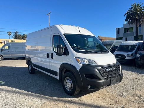 Used 2025 RAM ProMaster 2500 w/ Convenience Group FWD image 3
