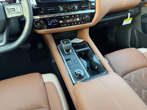 New 2026 Nissan Pathfinder Platinum AWD/4WD image 26