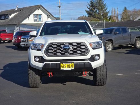 Certified 2023 Toyota Tacoma TRD Off-Road image 3