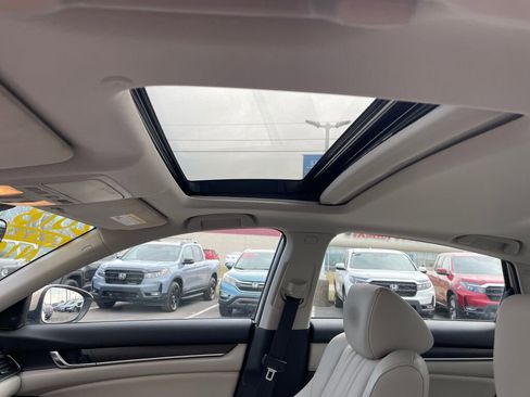 Certified 2018 Honda Accord Touring image 8