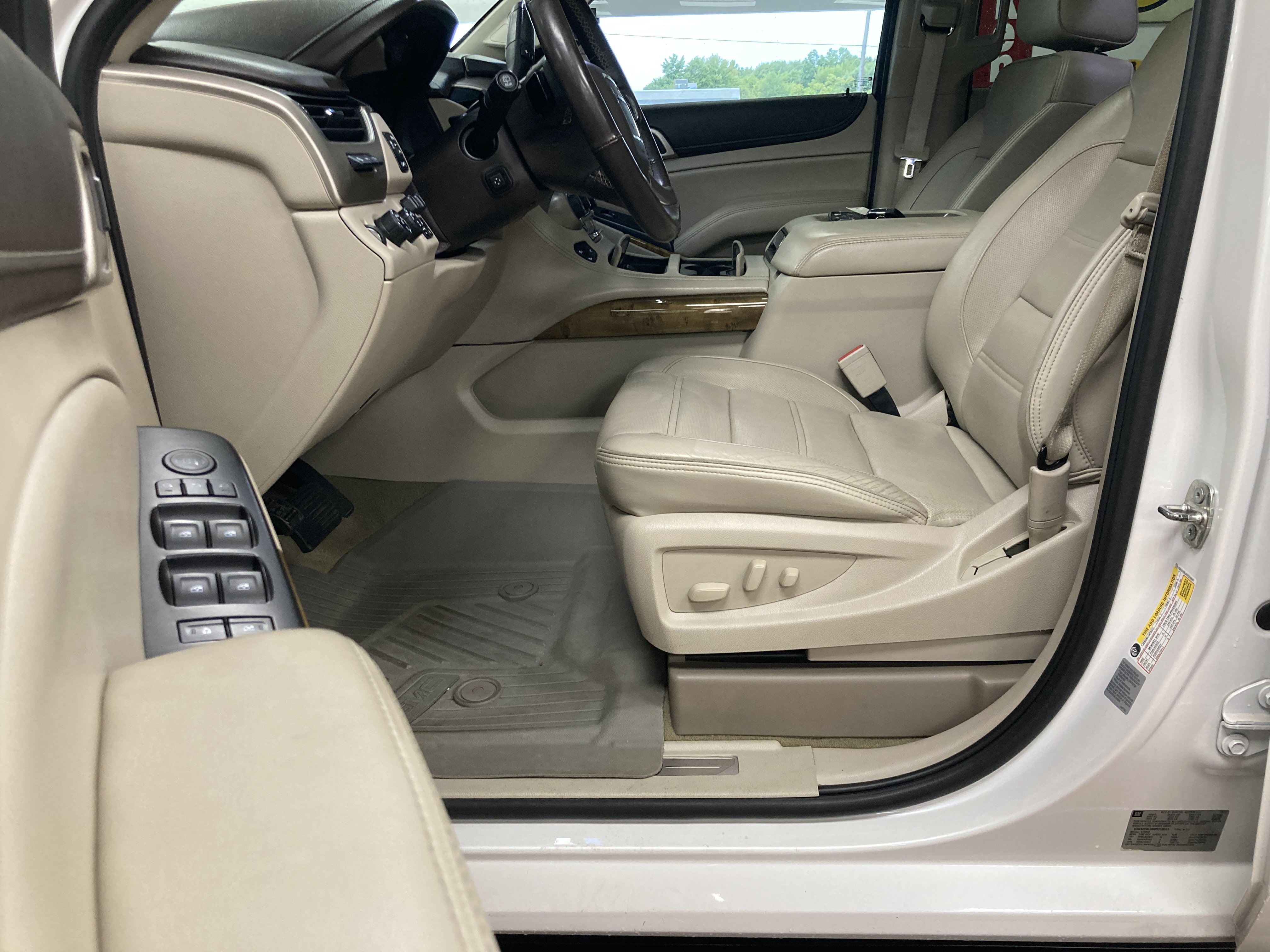 Used 2021 GMC Yukon SLT w/ SLT Premium Package AWD/4WD image 11