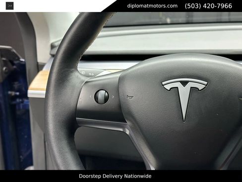 Used 2022 Tesla Model Y Long Range image 32