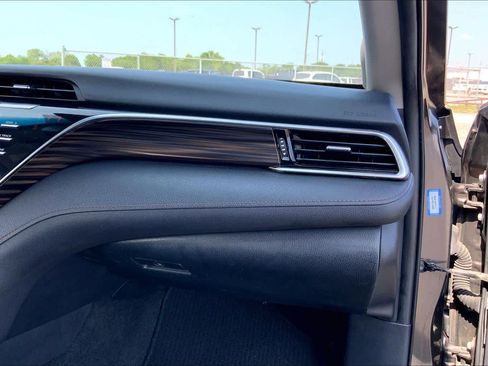 Used 2018 Toyota Camry XLE w/ Audio Package FWD image 18