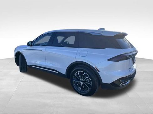 Used 2026 Lincoln Nautilus Premier image 4