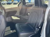 Used 2023 Chrysler Pacifica Touring-L image 4