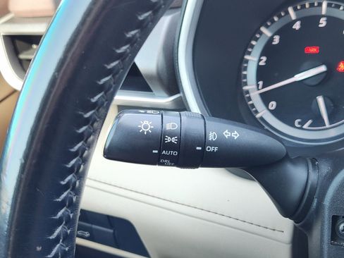 Used 2021 Toyota Highlander XLE image 38