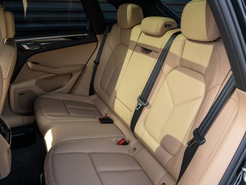 Used 2026 Porsche Macan image 30