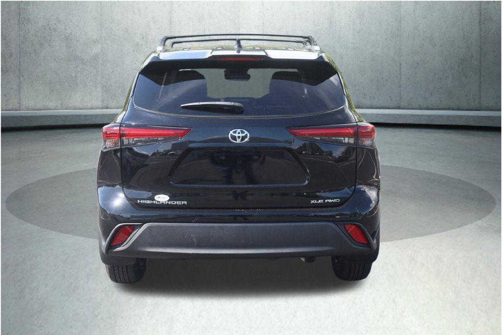 Used 2023 Toyota Highlander XLE AWD/4WD image 28