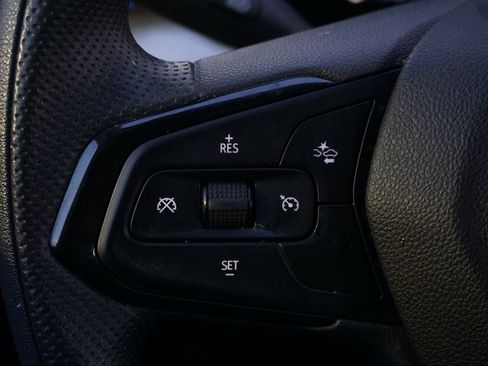 Certified 2025 Chevrolet Trax LT image 19