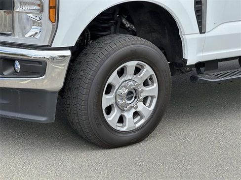 Used 2024 Ford F250 XLT w/ Snow Plow Prep Package image 7