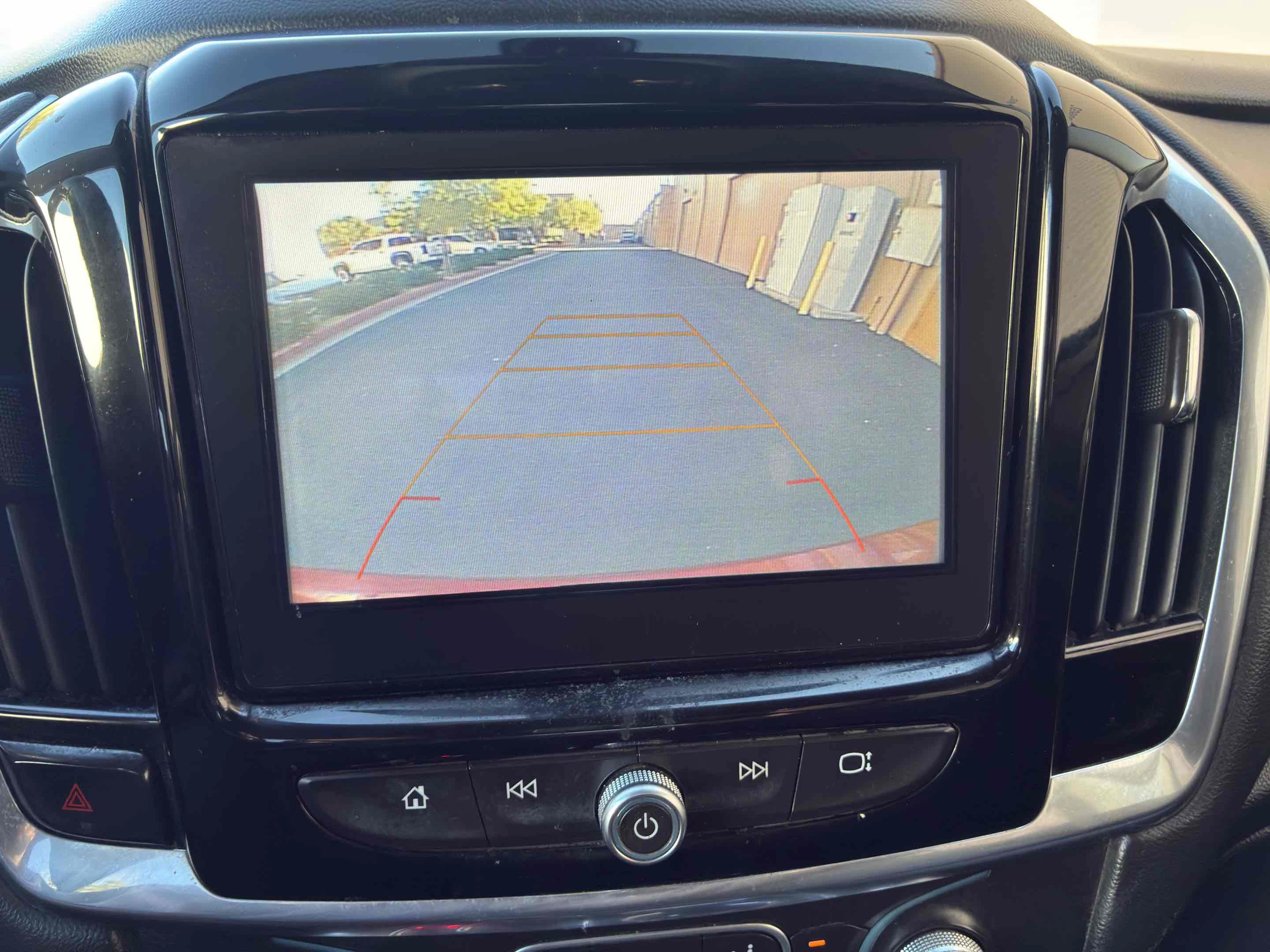 Used 2018 Chevrolet Traverse LT FWD image 27
