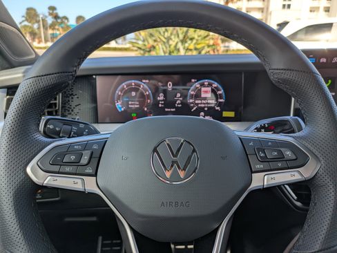 New 2026 Volkswagen Tiguan SE R-Line FWD image 29