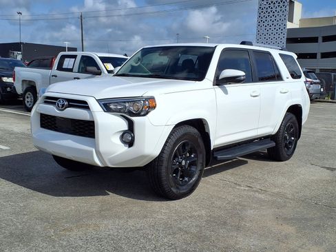 Used 2020 Toyota 4Runner SR5 Premium w/ Moonroof Package RWD image 22