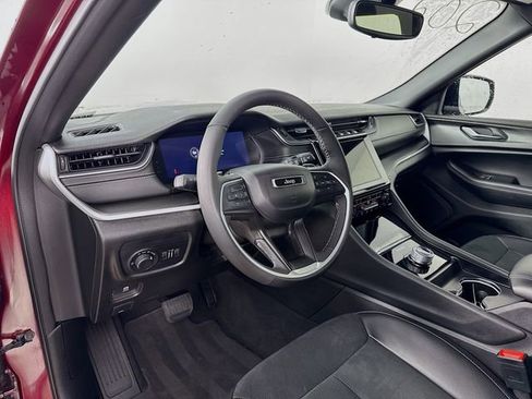 Used 2024 Jeep Grand Cherokee Altitude image 9