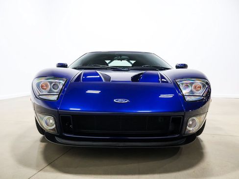 Used 2005 Ford GT RWD image 17