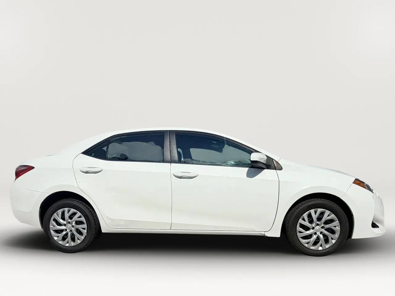Used 2019 Toyota Corolla LE w/ Carpet Mat Package (TMS) FWD image 9