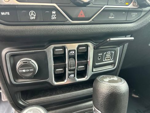 Used 2024 Jeep Wrangler Unlimited Sport AWD/4WD image 15
