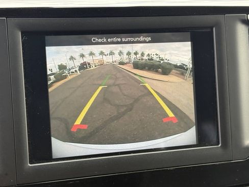 Used 2021 Chrysler Voyager Lxi image 18