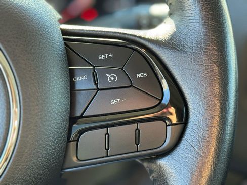 Used 2019 Jeep Renegade Altitude w/ Quick Order Package 2XM AWD/4WD image 13