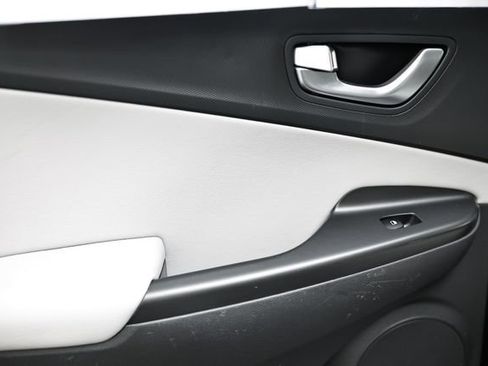 Used 2023 Hyundai Kona Limited image 24