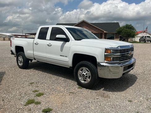 Used 2017 Chevrolet Silverado 2500 LT AWD/4WD image 3