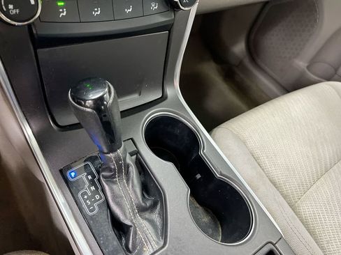 Used 2016 Toyota Camry LE image 17