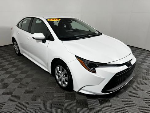 Used 2025 Toyota Corolla LE image 3