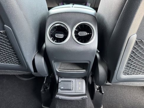 Used 2025 Mercedes-Benz GLA 250 image 9