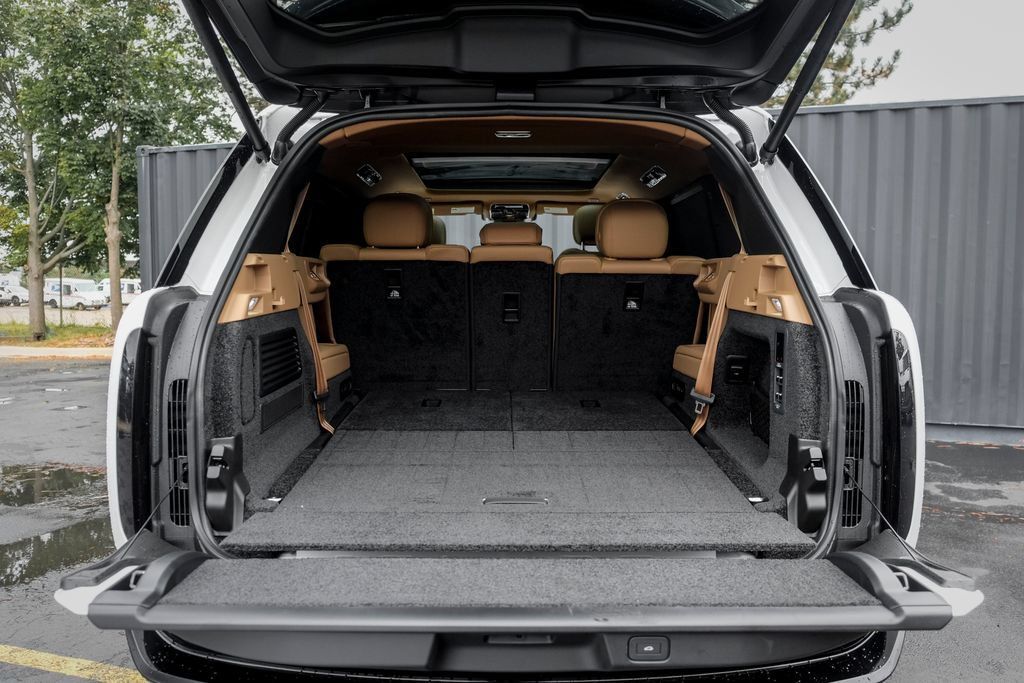 New 2026 Land Rover Range Rover Long Wheelbase SE AWD/4WD image 8