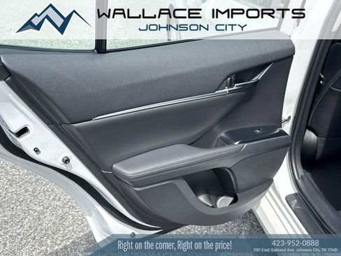 Used 2020 Toyota Camry XLE image 33