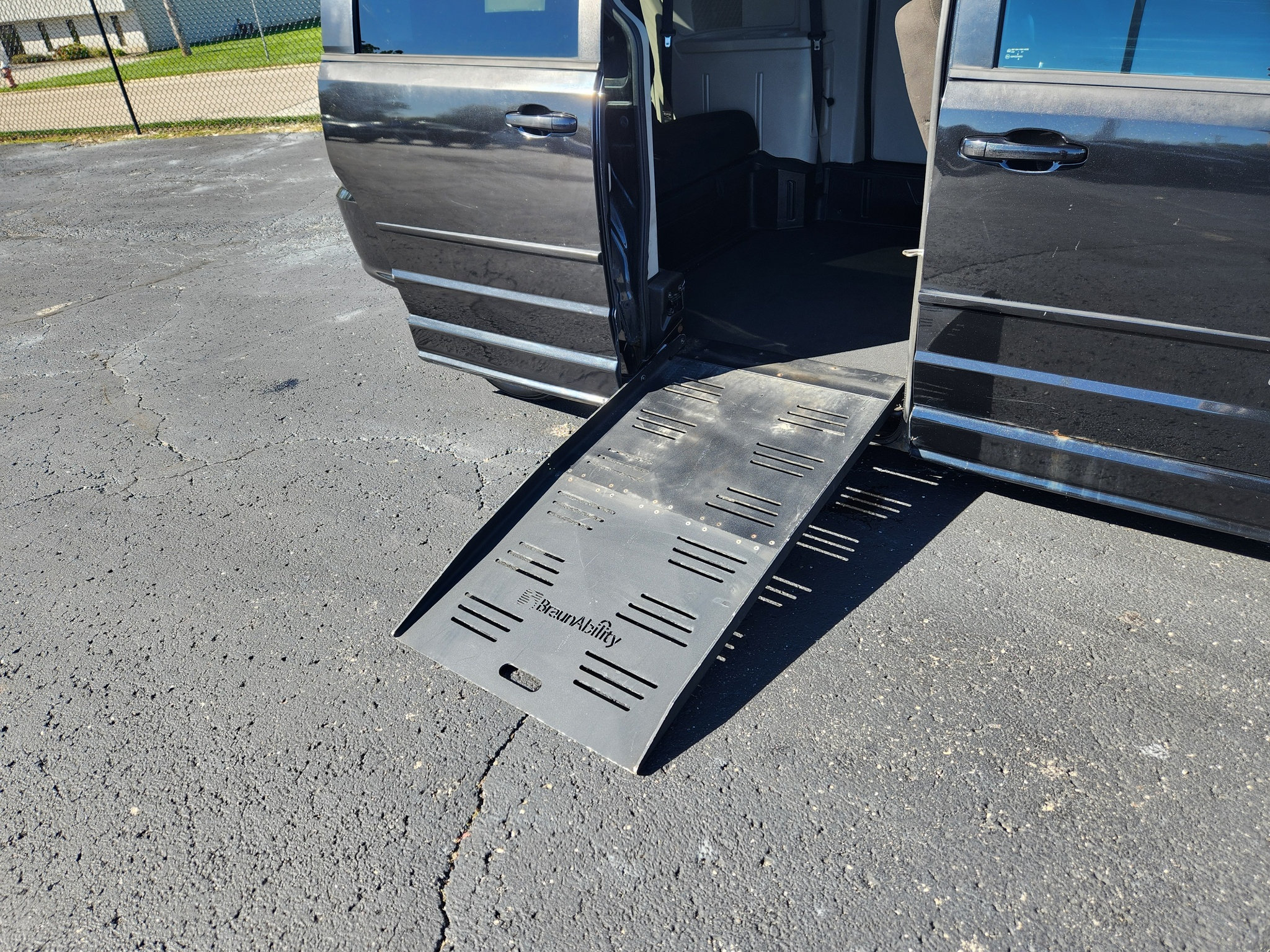 Used 2012 Dodge Grand Caravan SE FWD image 2