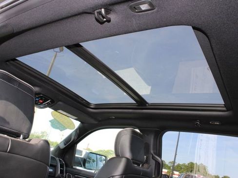 Used 2024 RAM 1500 Laramie AWD/4WD image 21