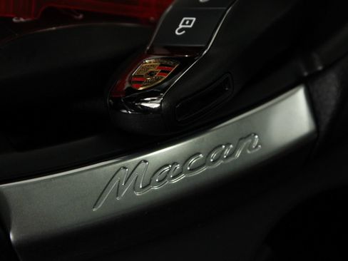 New 2026 Porsche Macan AWD/4WD image 33