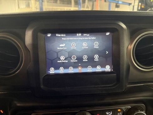 Used 2022 Jeep Gladiator Sport AWD/4WD image 27