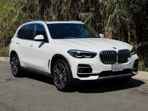 Used 2023 BMW X5 xDrive40i w/ Parking Assistance Package image 2