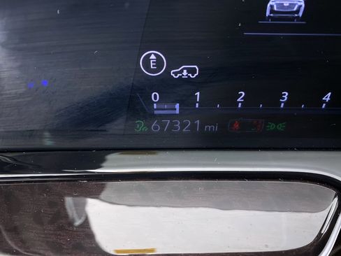 Used 2021 Cadillac Escalade ESV Premium Luxury Platinum image 4