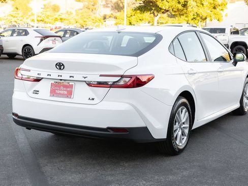 Used 2026 Toyota Camry LE AWD/4WD image 5