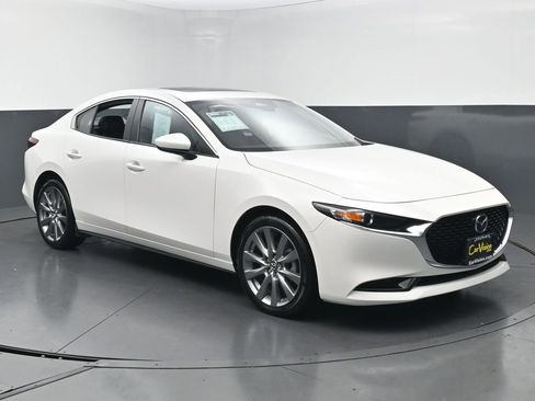 Used 2025 MAZDA MAZDA3 s FWD image 3