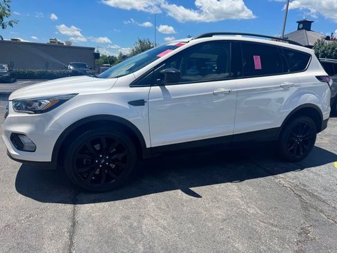 Used 2018 Ford Escape SE w/ SE Sport Appearance Package AWD/4WD image 2
