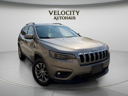 Used 2019 Jeep Cherokee Latitude Plus w/ Cold Weather Group AWD/4WD image 1