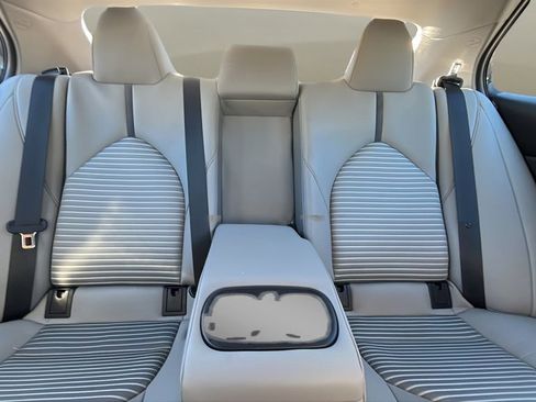 Used 2022 Toyota Camry SE image 16