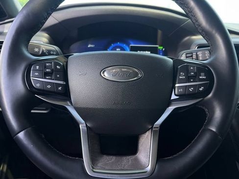 Used 2022 Ford Explorer Platinum w/ Technology Package AWD/4WD image 23
