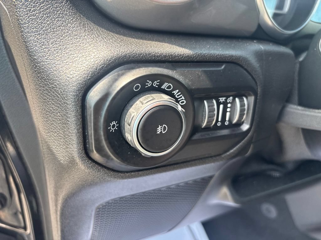 Used 2020 Jeep Wrangler Unlimited Sahara AWD/4WD image 19