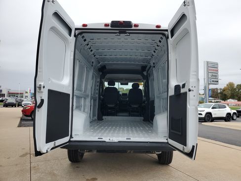 Used 2025 RAM ProMaster 2500 w/ Storage Group image 22